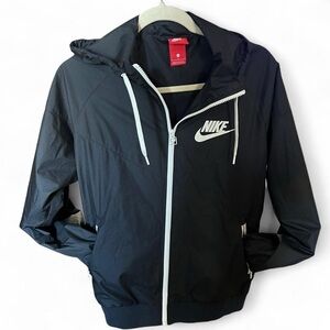 Nike Windrunner Hooded Repel Jacket | Youth L | Black & White | Water-Repellent